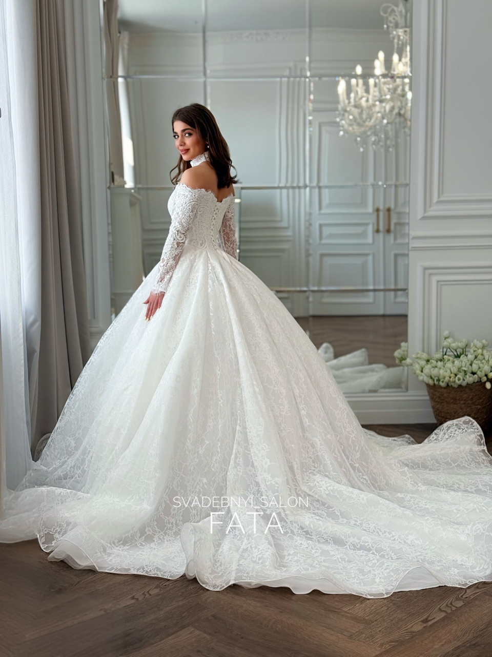 Кружево со шлейфом. Николь