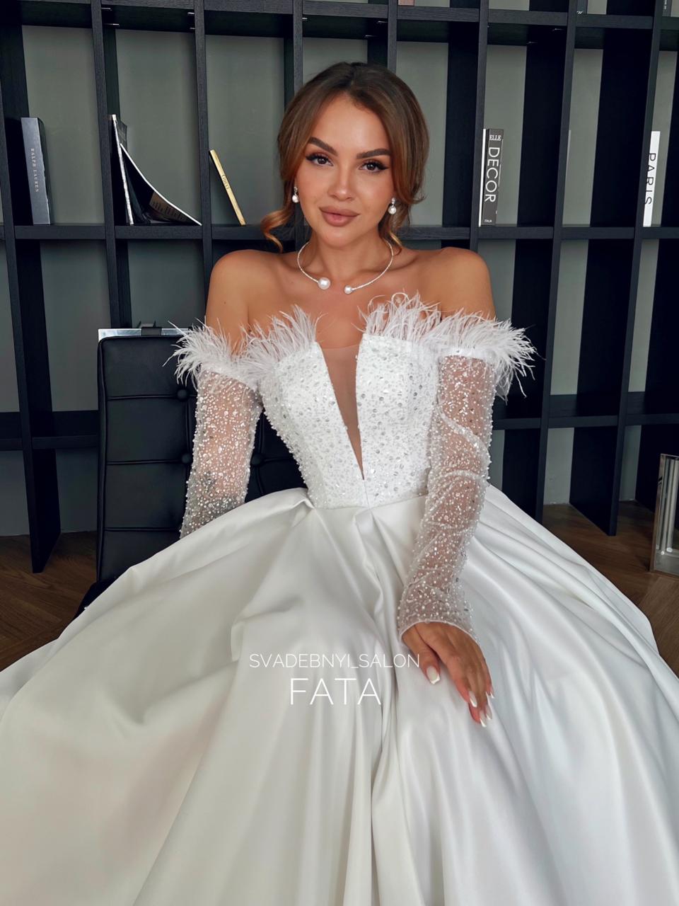 Перья и паетки