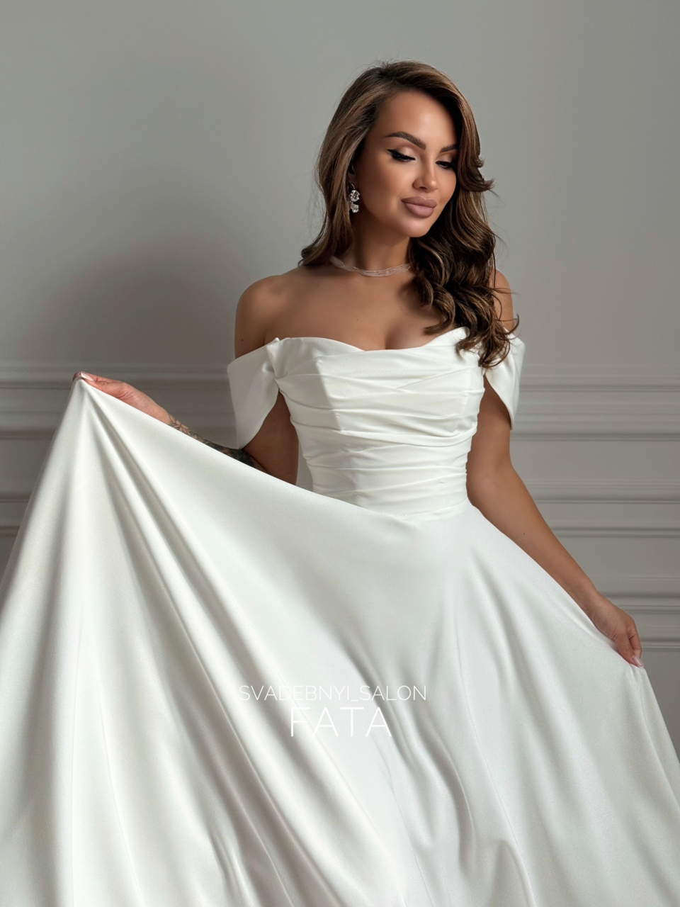 Атлас с ниспадающими плечиками. Амалия