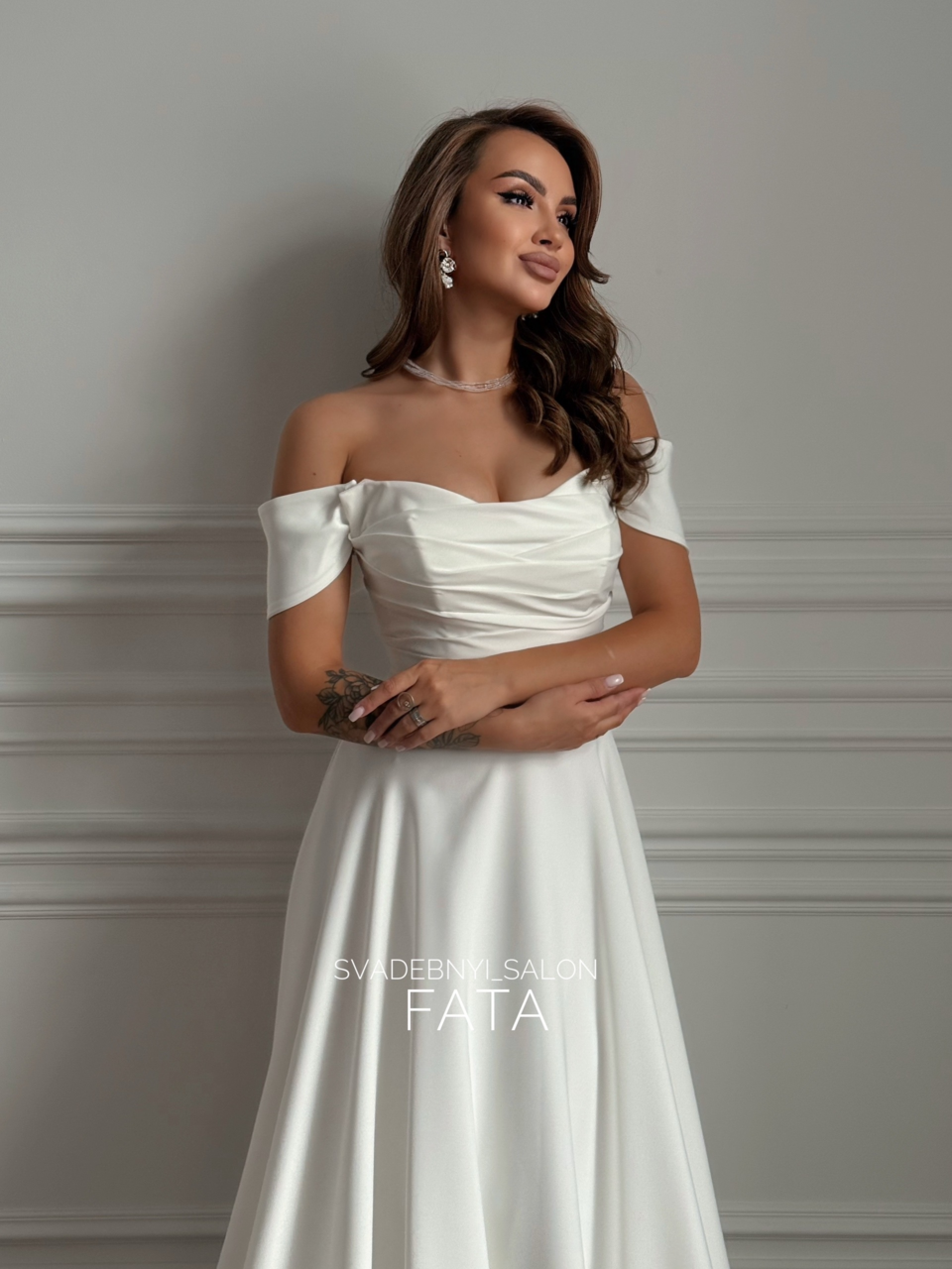 Атлас с ниспадающими плечиками. Амалия