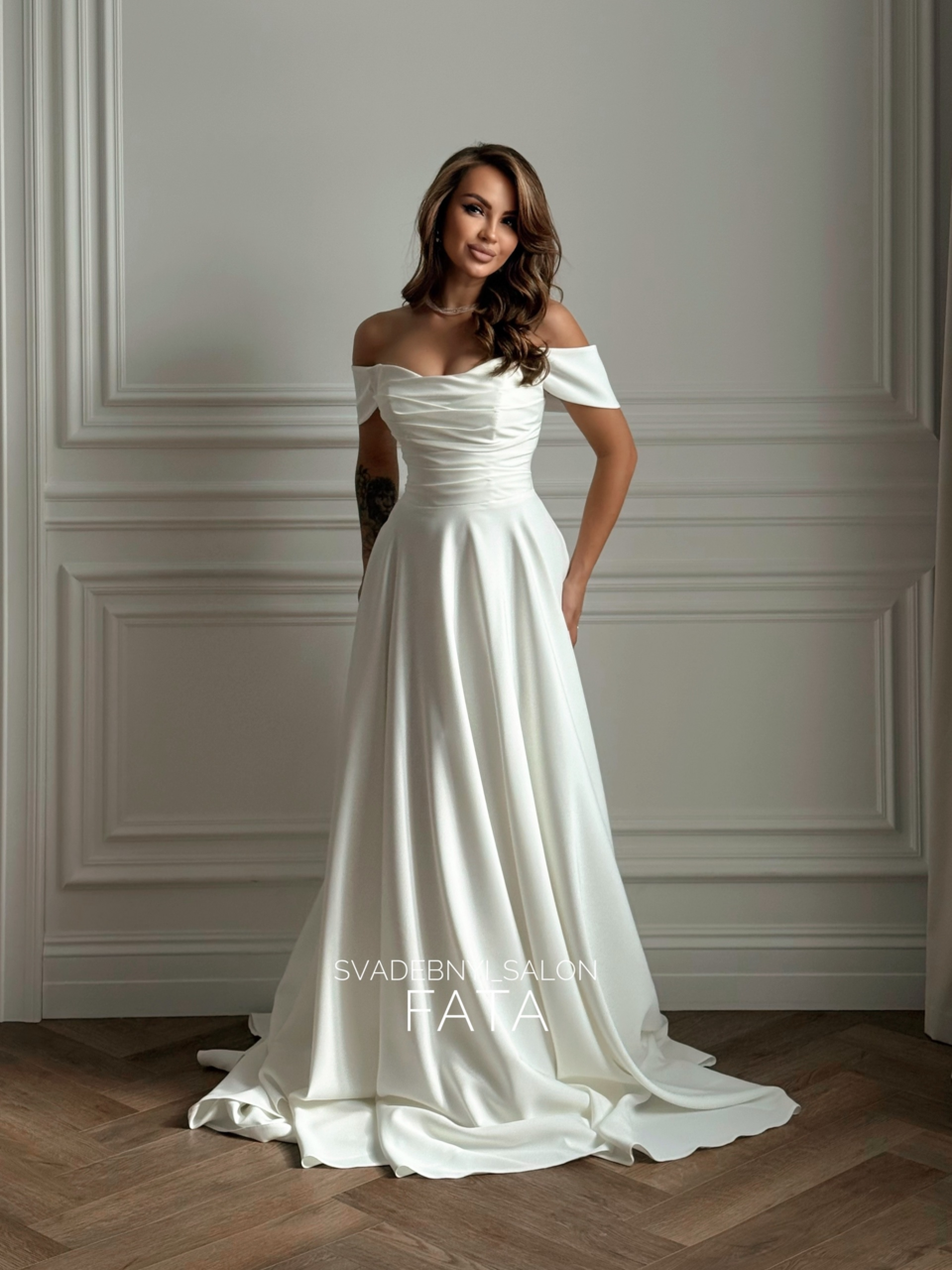 Атлас с ниспадающими плечиками. Амалия