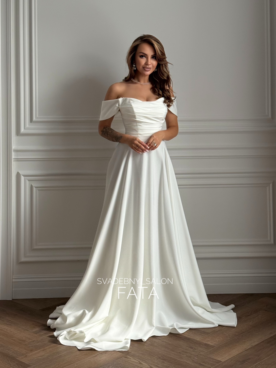 Атлас с ниспадающими плечиками. Амалия