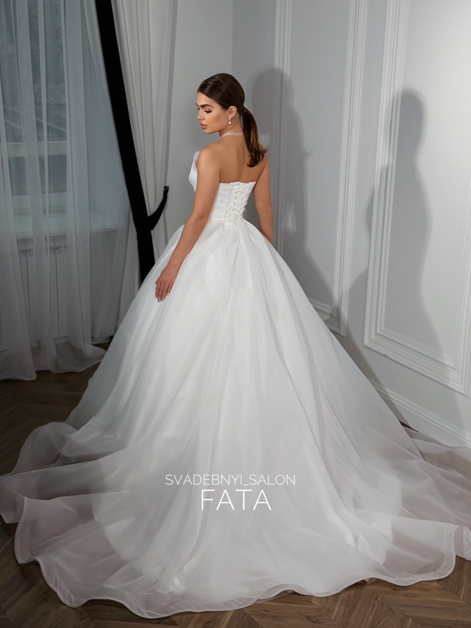 Органза со шлейфом. Никки