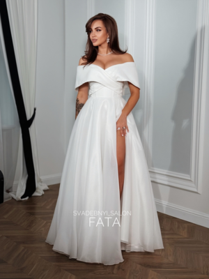 Органза с разрезом вдоль ножки