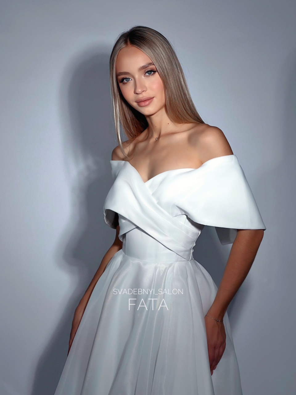 Органза с разрезом вдоль ножки