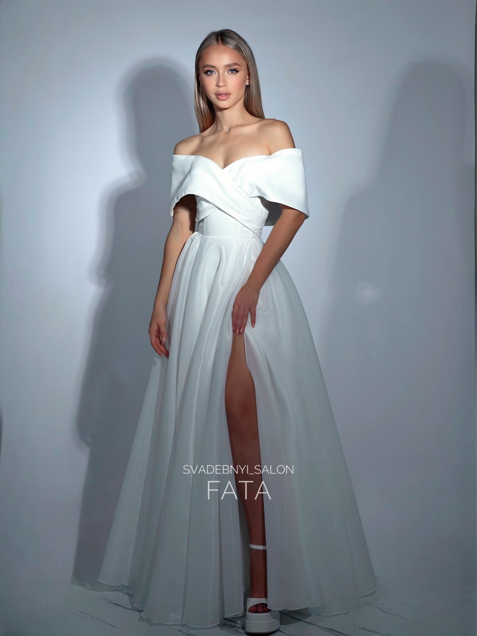 Органза с разрезом вдоль ножки