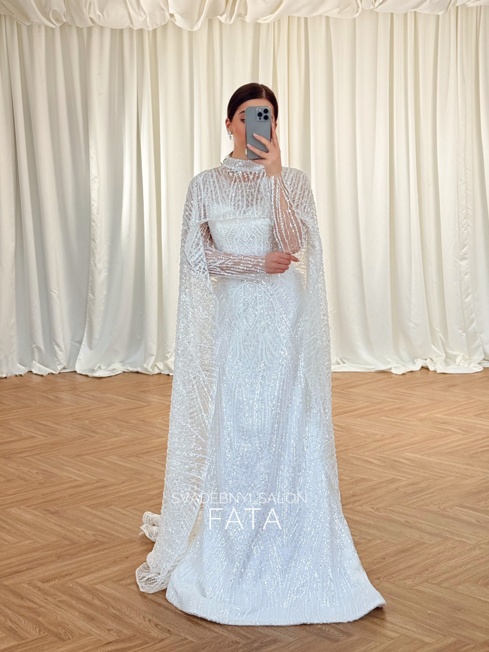 Расшитое паетками