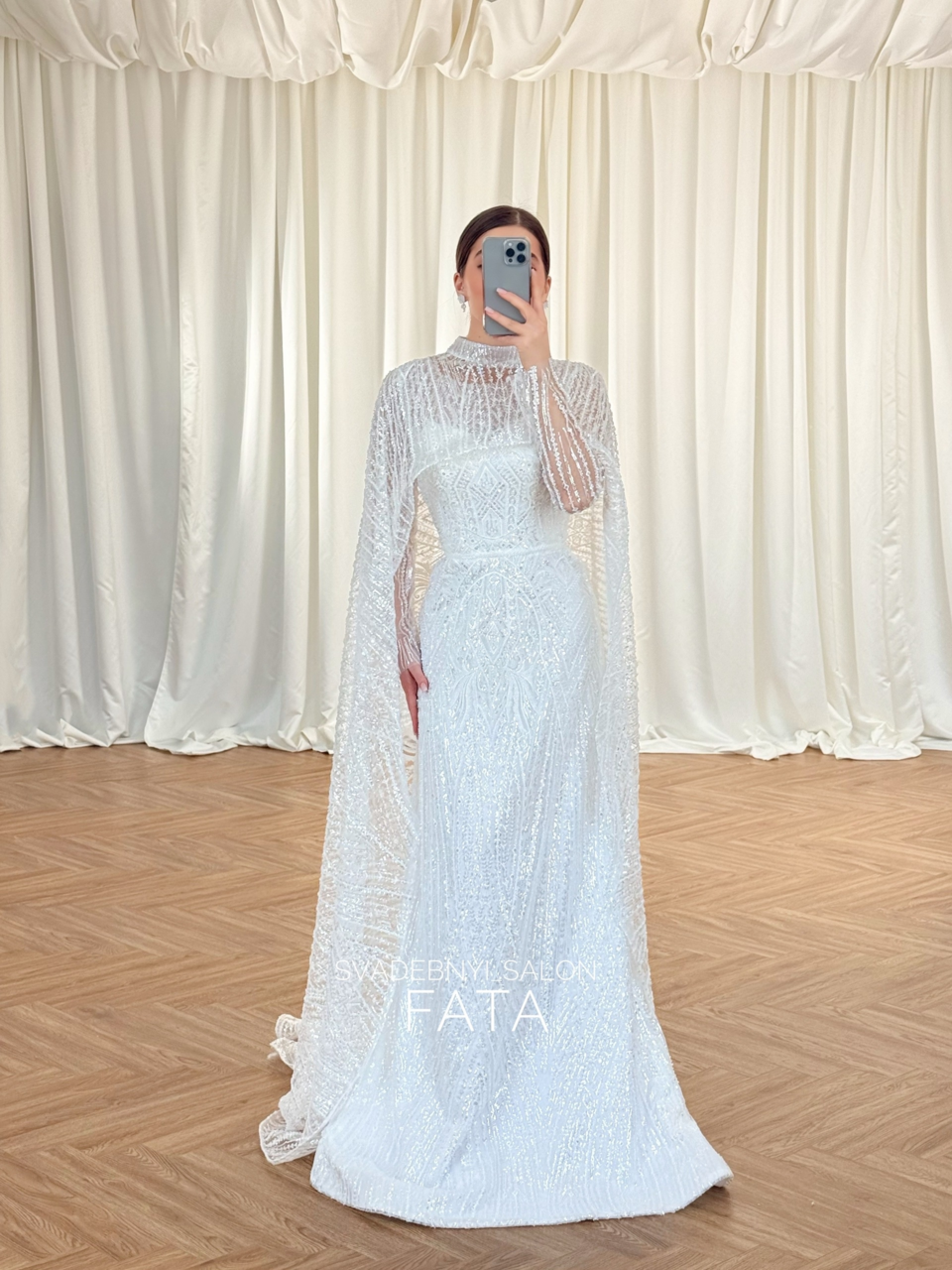 Расшитое паетками