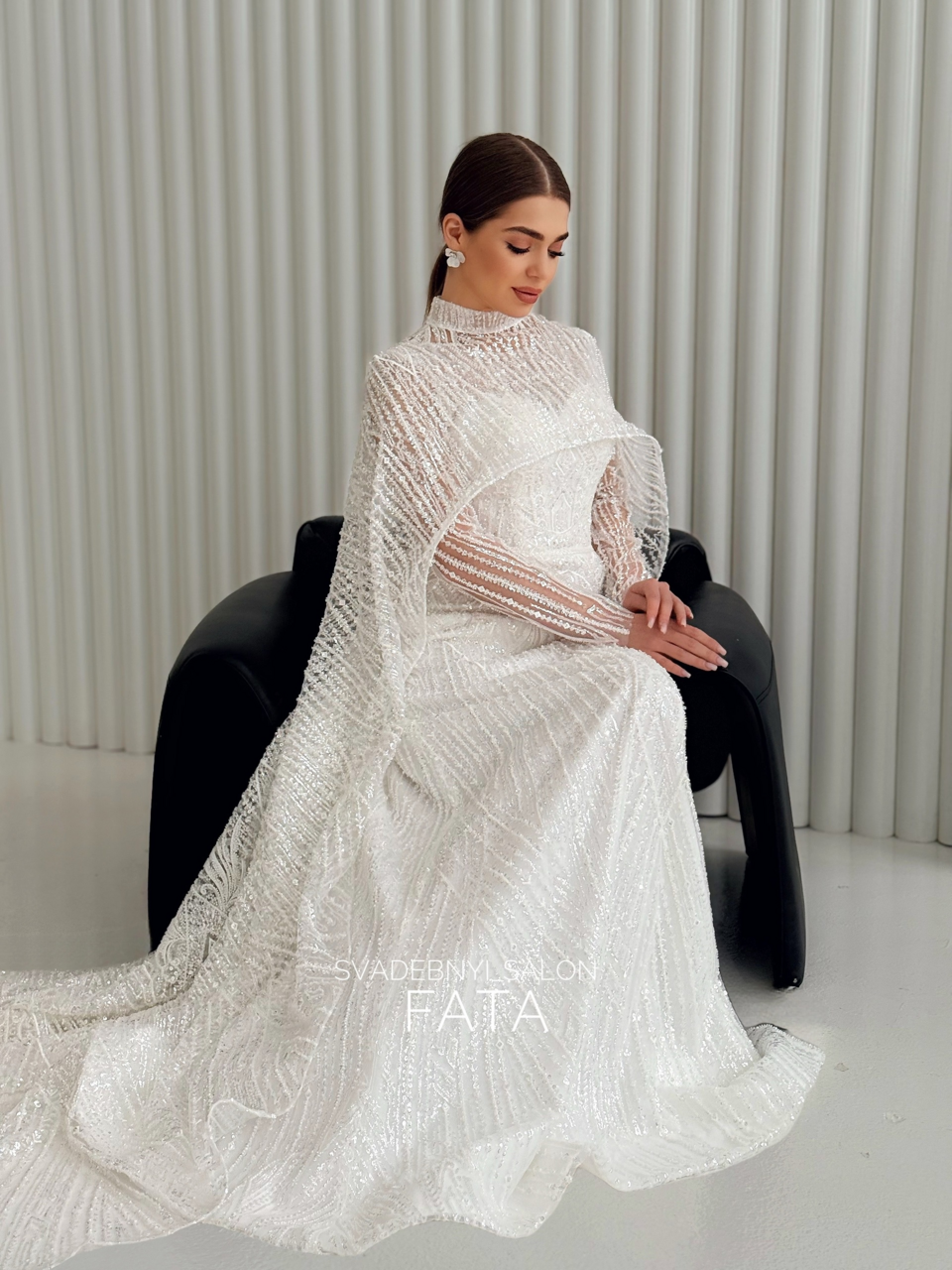 Расшитое паетками