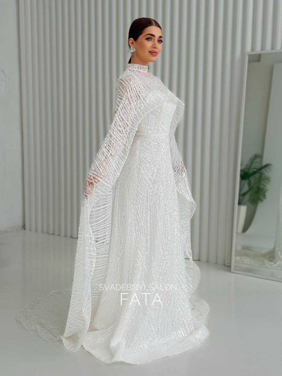 Расшитое паетками