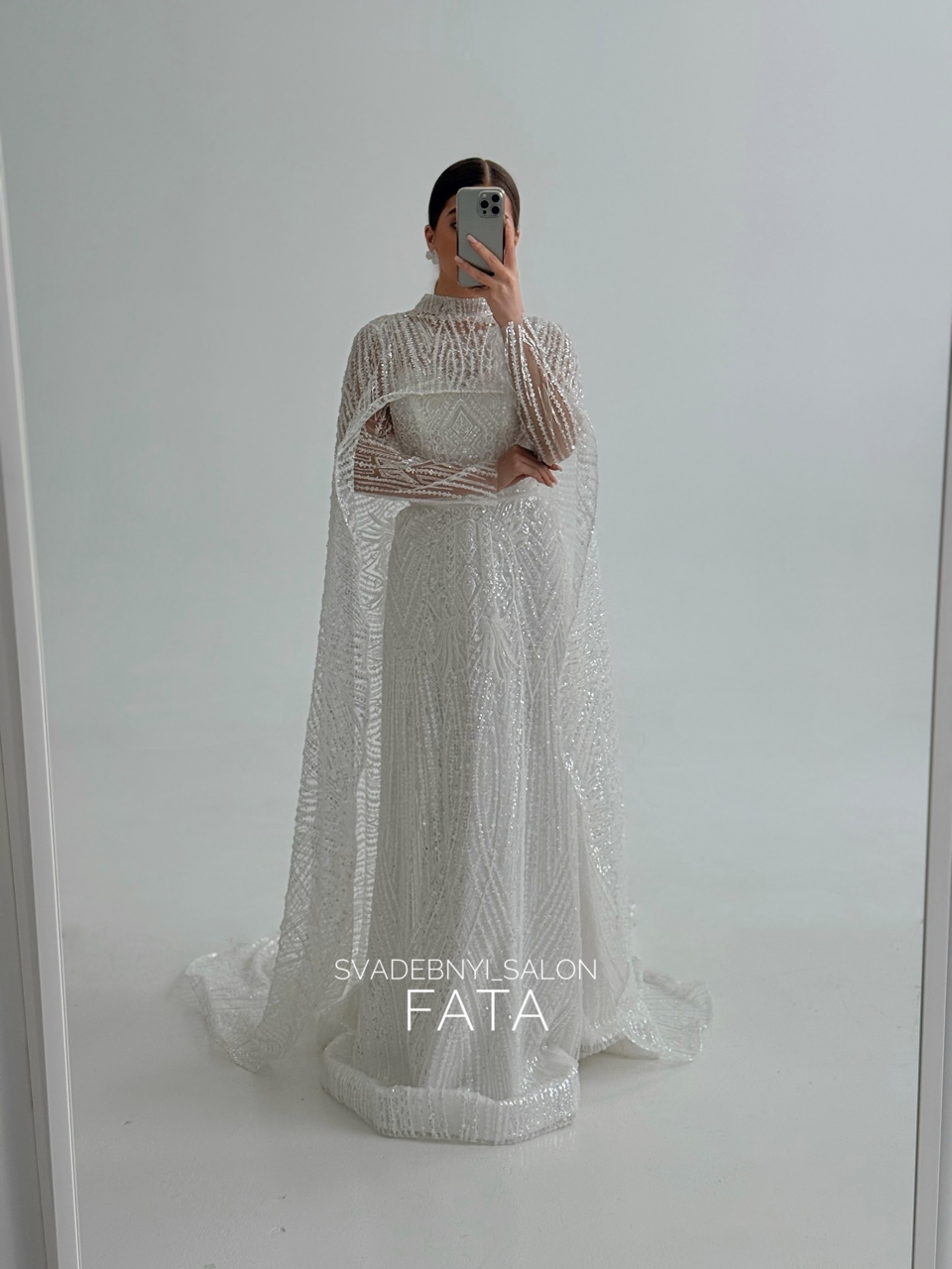 Расшитое паетками